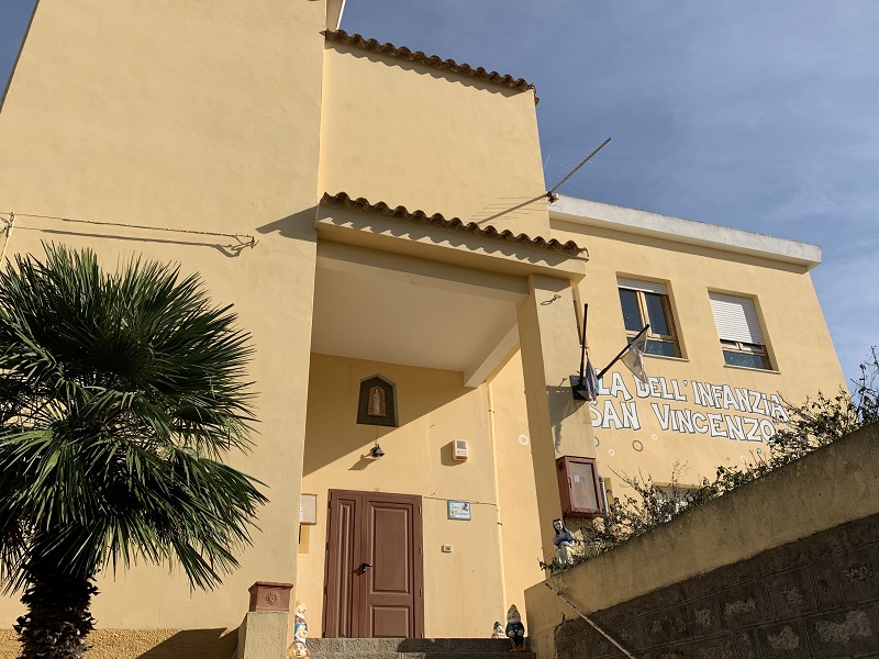Immagine dell'ingresso della scuola dell'infanzia in via Cagliari (ex San Vincenzo)