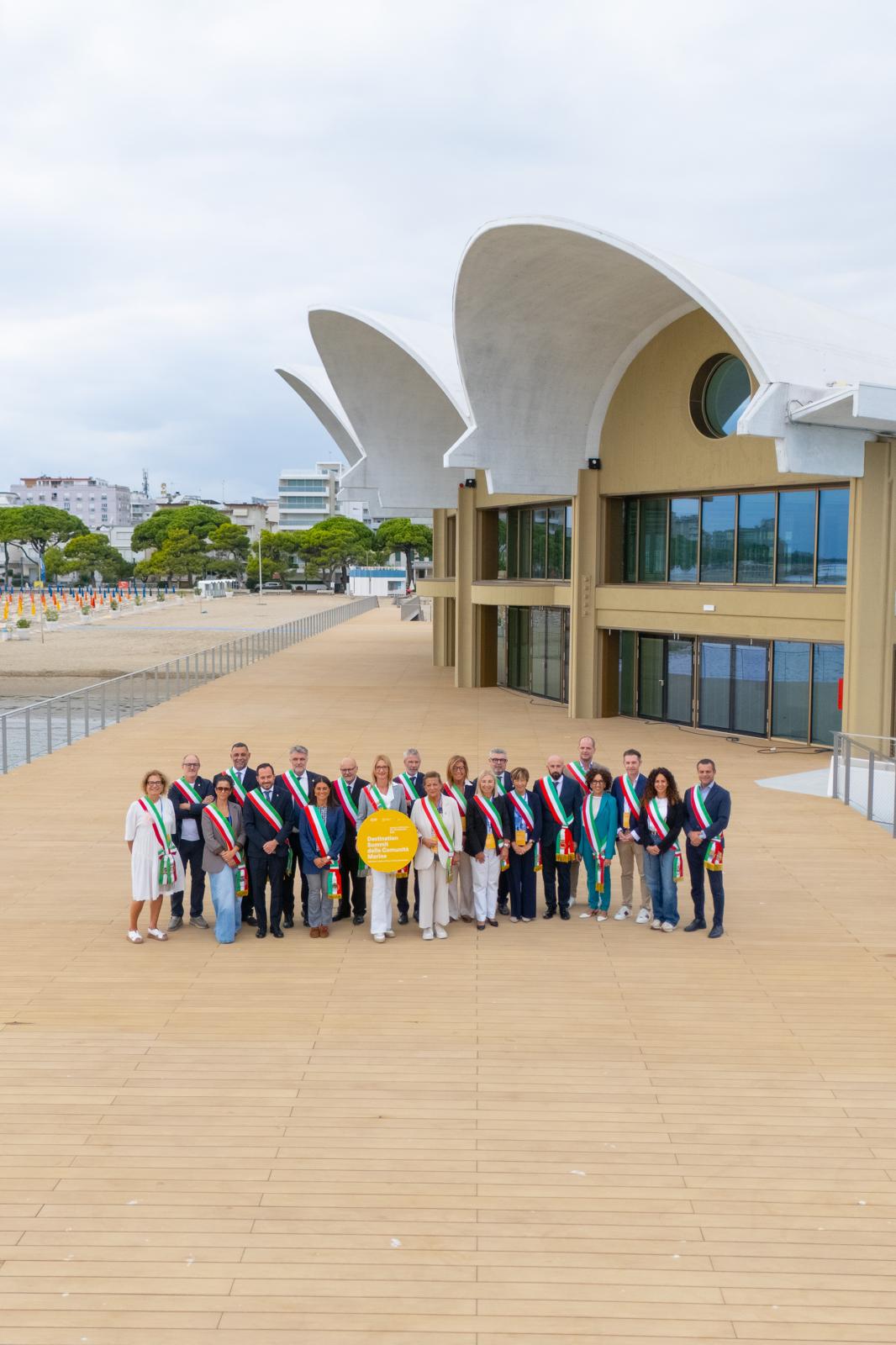 I sindaci e delegati al IX Destination Summit del G20Spiagge a Lignano Sabbiadoro
