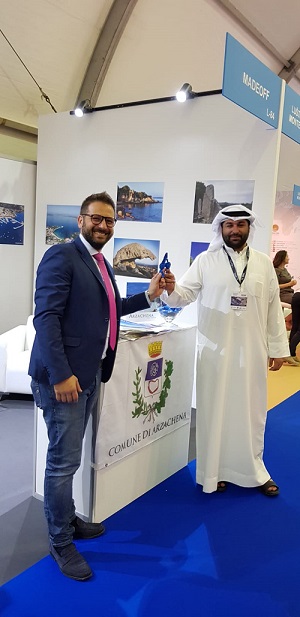 Il sindaco di Arzachena Roberto Ragnedda e Ibrahim Ahli director of investment department di Dubai web4