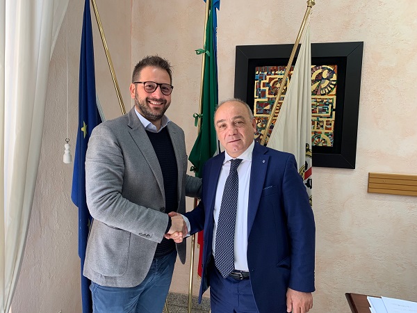 Il sindaco di Arzachena Roberto Ragnedda e lassessore regionale a Turismo Gianni Chessa 18 4 19 web