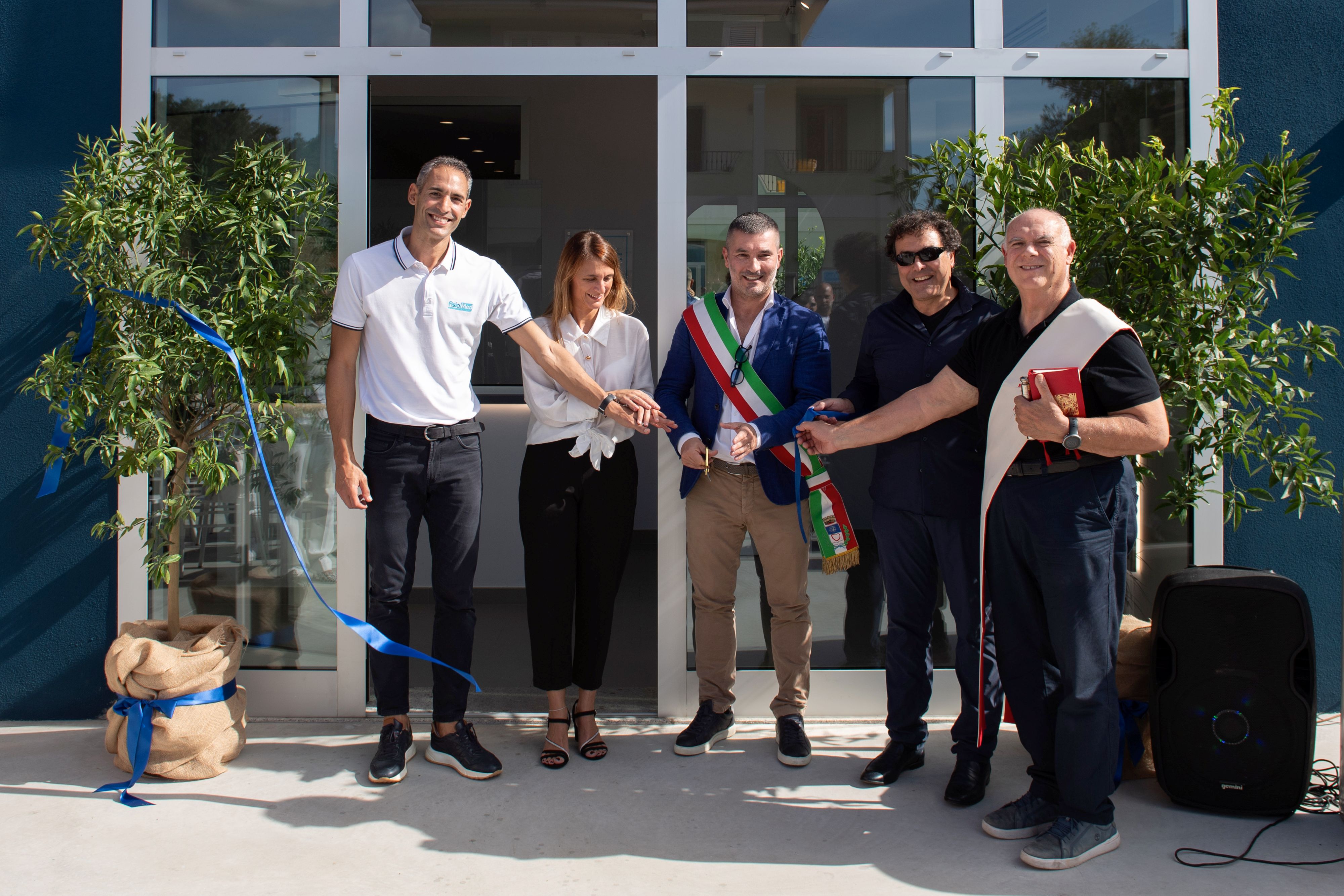 Taglio inaugurale della piscina privata per riabilitazione con cui il Comune vuole attivare convenzioni
