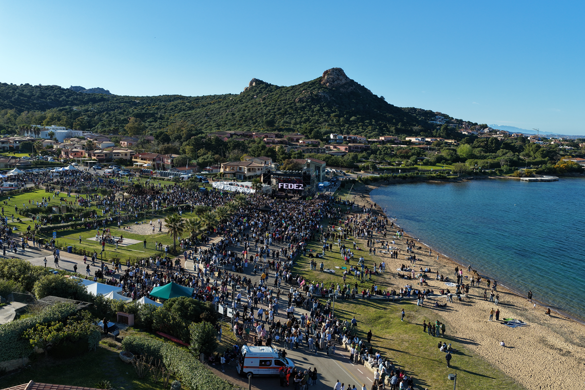 Vista dall'alto parco Riva Azzurra per il concerto di Fedez, Michielin e Manuelito - Cannigione, Arzachena 6 aprile 2026