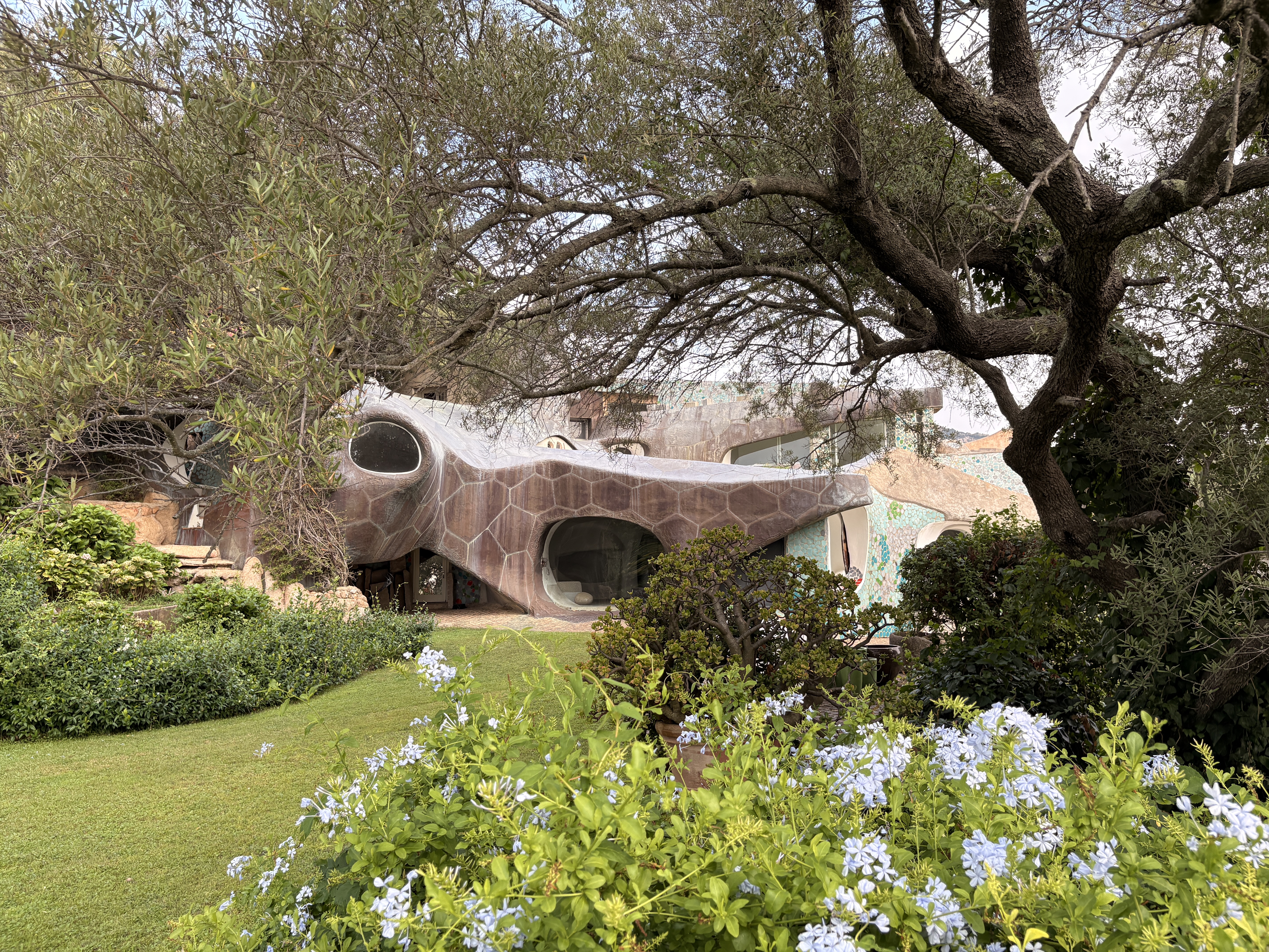 Lato esterno Villa Jacques Couëlle di Monti Mannu