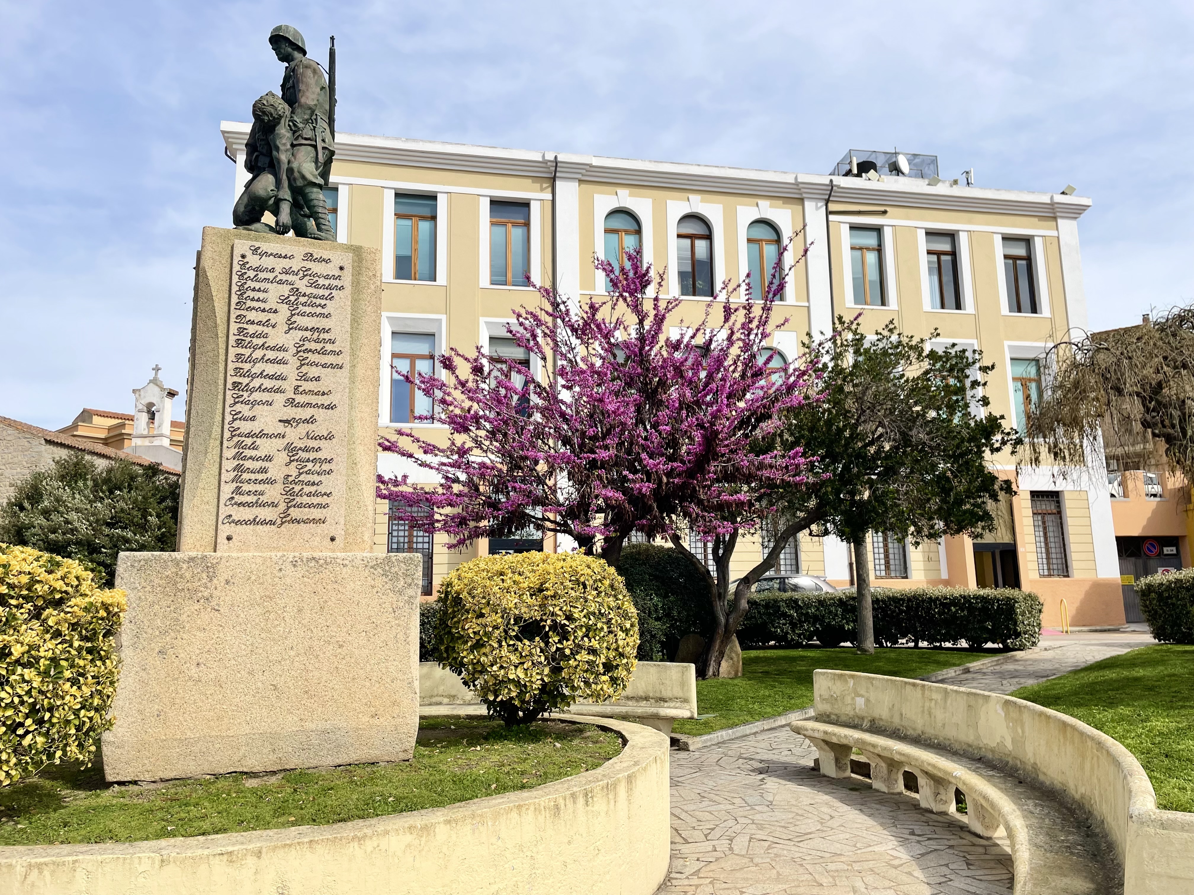 Municipio di Arzachena, lato sud piazza Segni