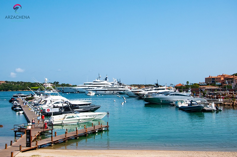 Immagine del molo vecchio di Porto Cervo dall'alto Immagine del molo vecchio di Porto Cervo dall'alto