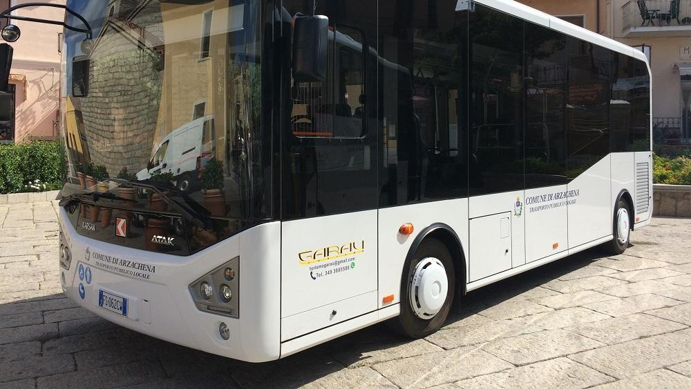 autobus parcheggiato